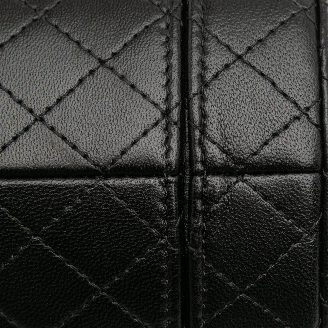 Chanel Mini Quilted Cuir d’agneau Round Vanity Case with Chain Noir – GABY PARIS Authentique