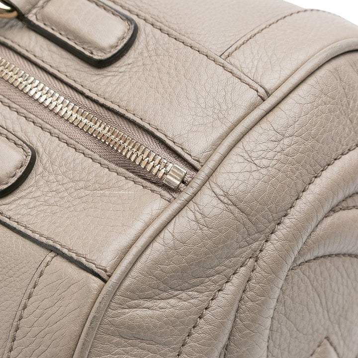 Pebbled Soho Boston Sac Moyen Cuir de veau Gris