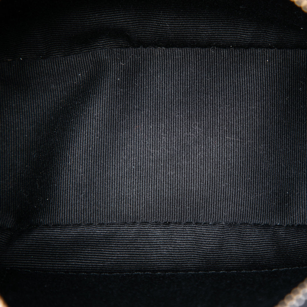 Saint Laurent Mini Matelasse Cuir de veau Monogram Lou Pompon Sac caméra