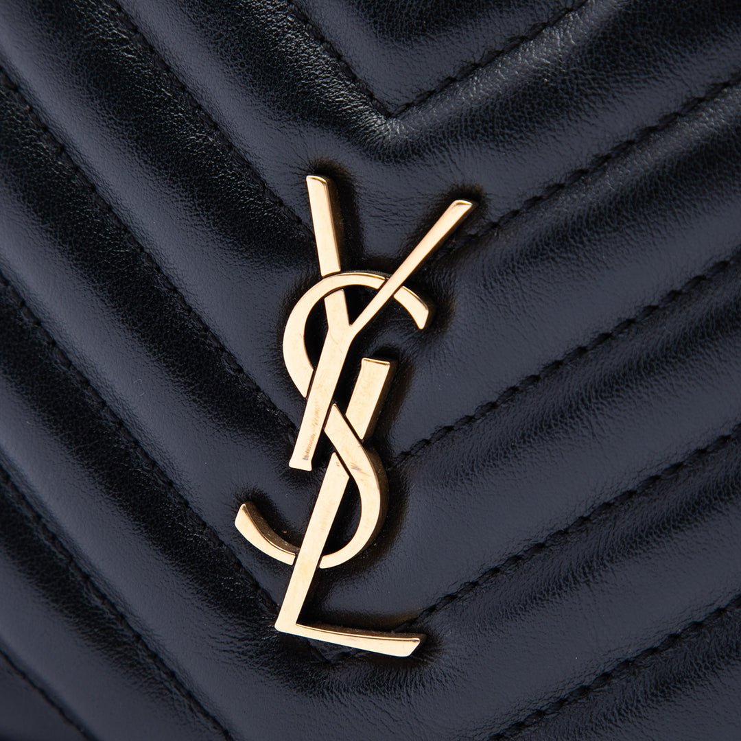 Saint Laurent Mini Matelasse Cuir de veau Monogram Lou Pompon Sac caméra