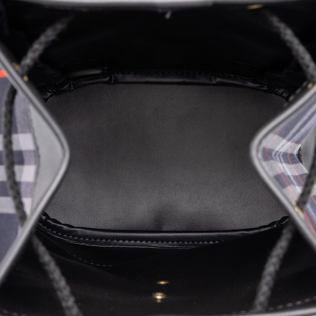 Burberry Sac à dos House Check Bleu – vue 4 – GABY PARIS
