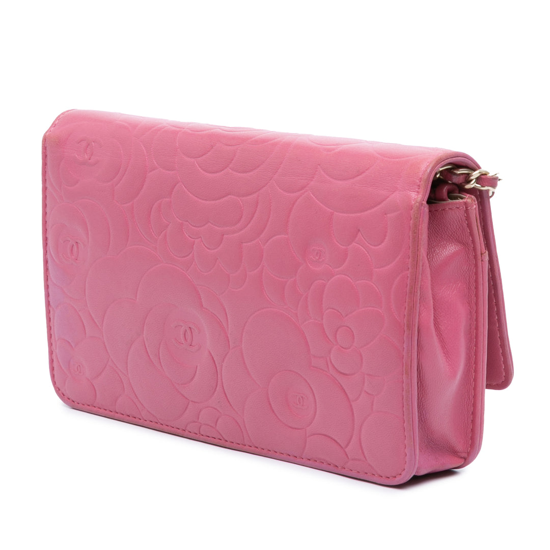 Chanel CC embossé Cuir d’agneau Camellia Wallet on Chain