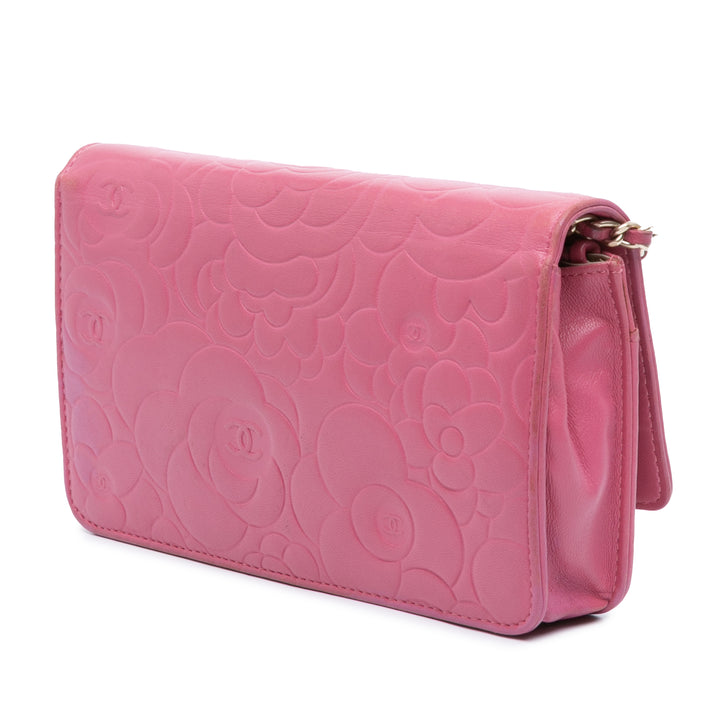 Chanel CC embossé Cuir d’agneau Camellia Wallet on Chain