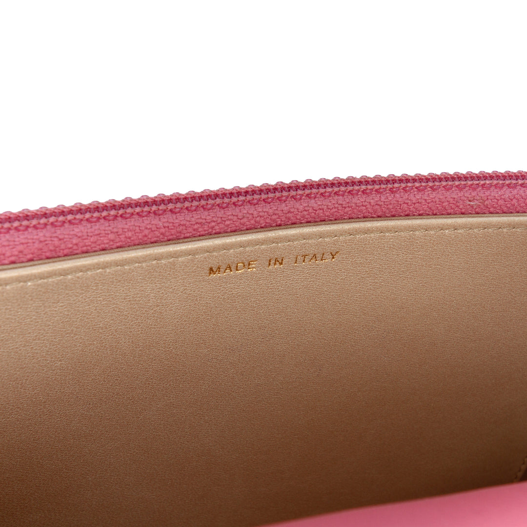 Chanel CC embossé Cuir d’agneau Camellia Wallet on Chain