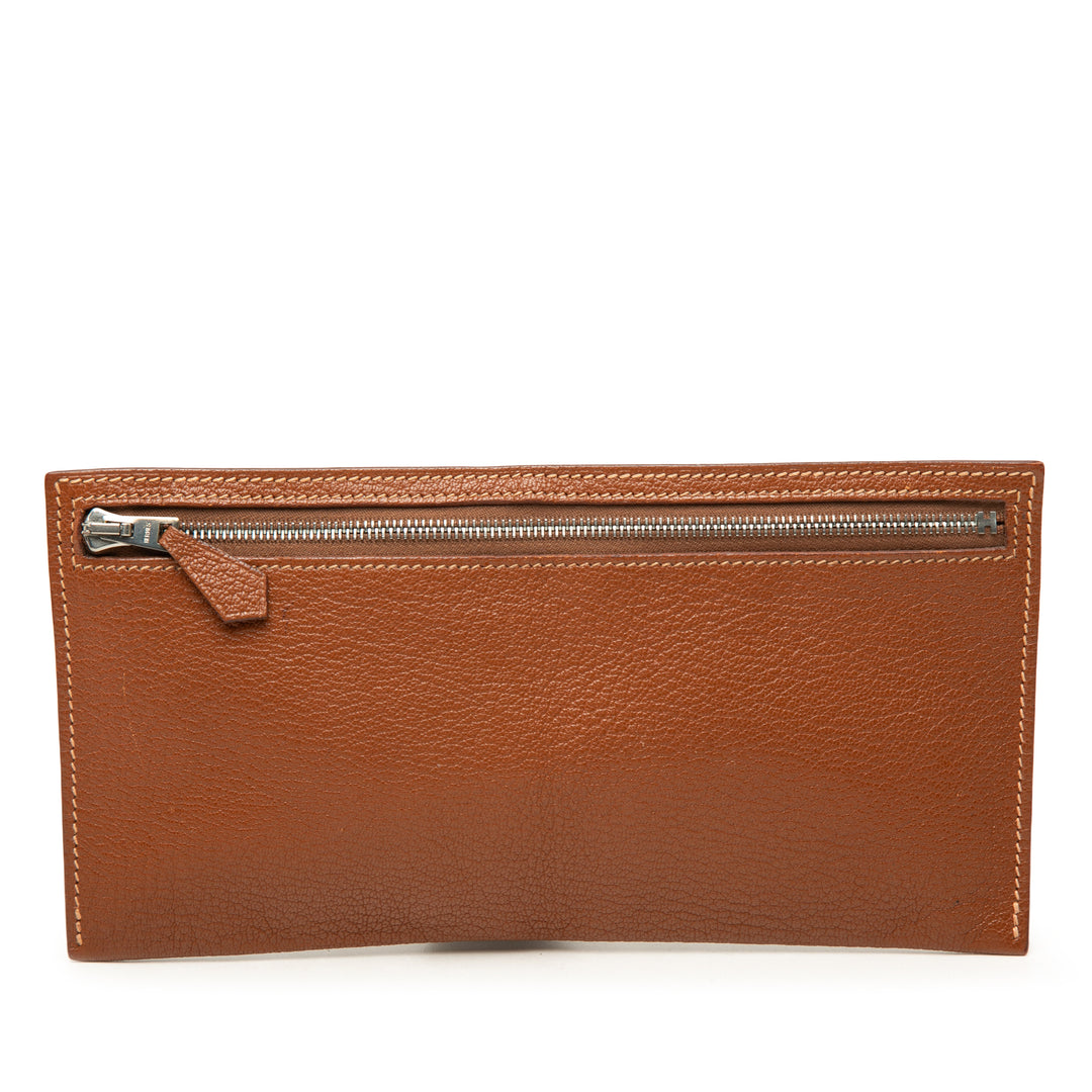 Hermès Chevre Mysore Slim Pochette Marron – vue principale – GABY PARIS