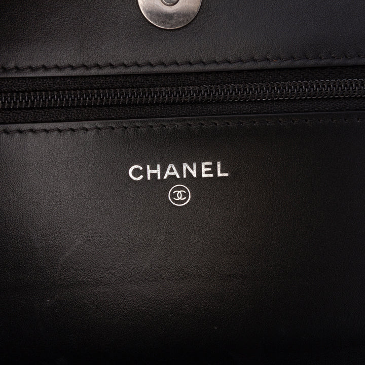 Chanel Cuir de veau Chain 20s Signe Wallet on Chain Noir