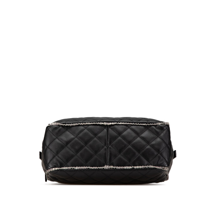 Chanel CC Matelassé Cuir d’agneau Tweedy Bowler Sac