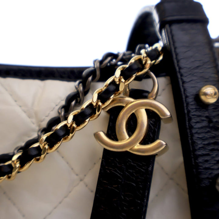 Chanel Small Bicolor vieilli Cuir de veau Gabrielle Sac porté croisé