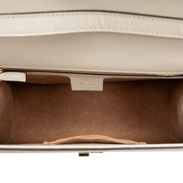 Gucci Sac à main Web Sylvie à Moyen Cuir de veau Blanc – vue 4 – GABY PARIS