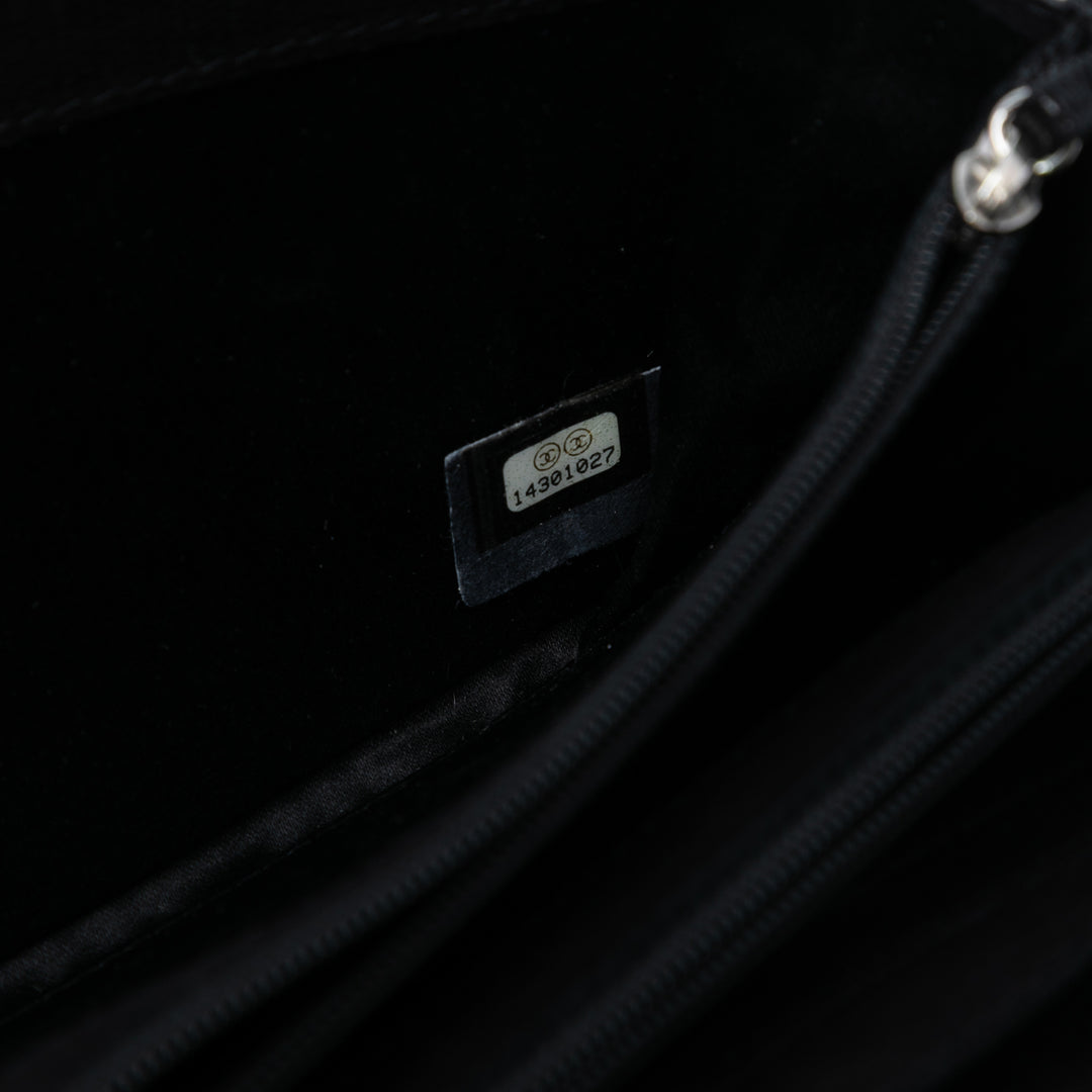 Chanel CC Matelassé Textured Daim East West à rabat