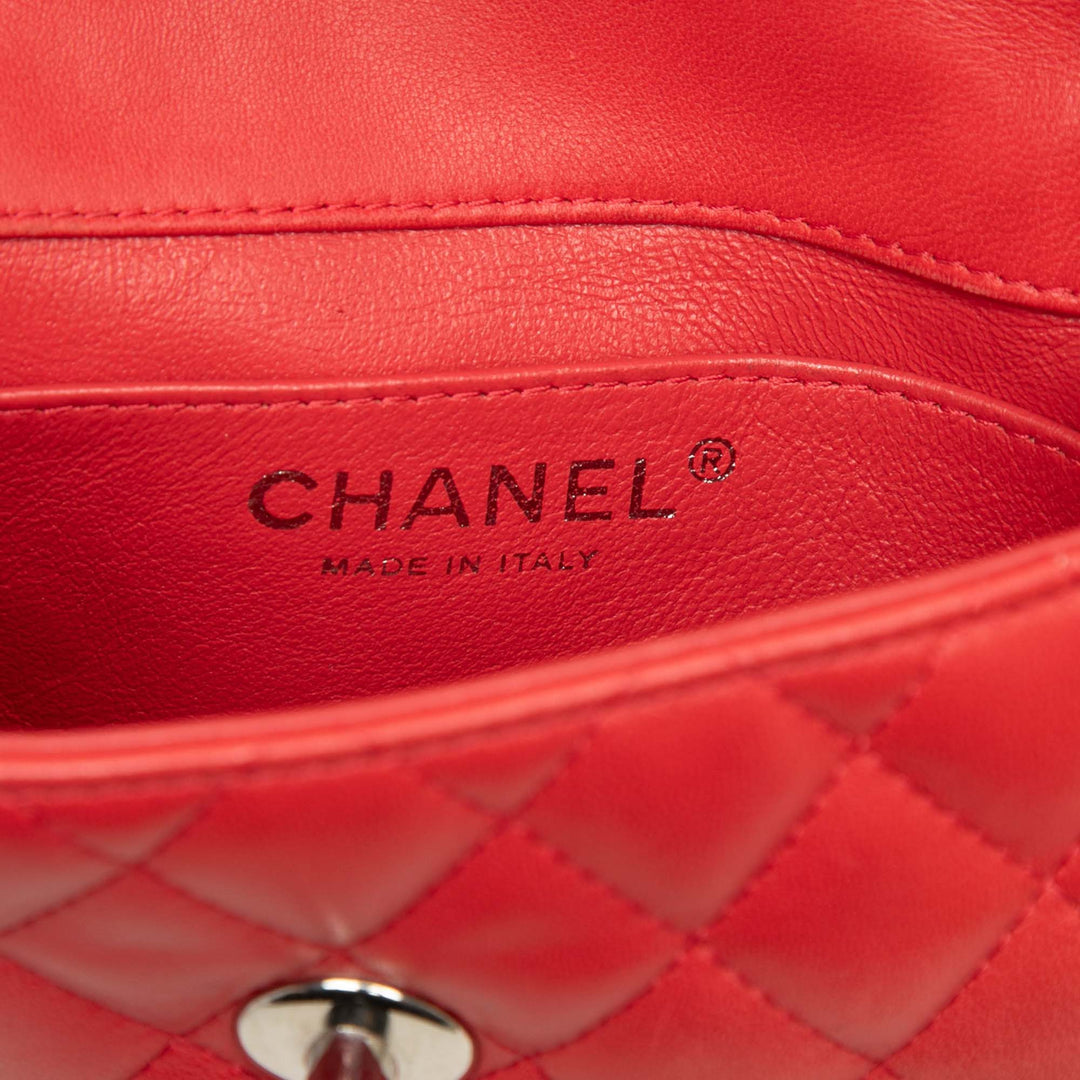 Chanel Sac bandoulière Classic Rectangulaire Rabat simple Extra Mini Cuir d'agneau Rouge – vue 5 – GABY PARIS