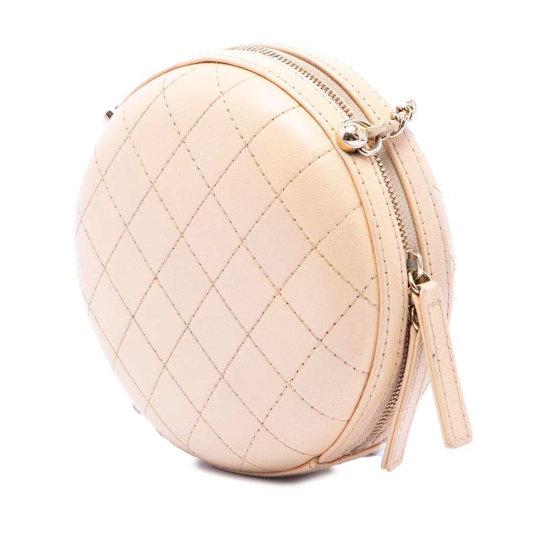 Chanel Surpiqué Cuir de veau Logo Strass et Perle Chain Rond Sac porté croisé