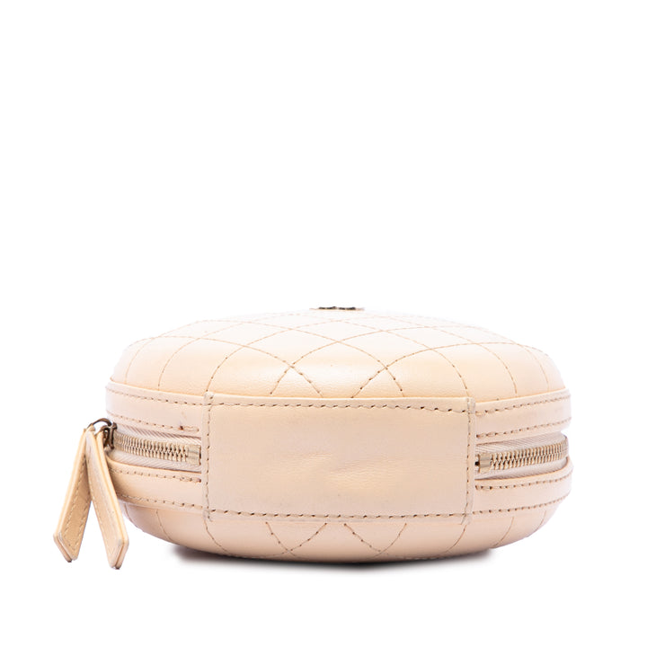 Chanel Surpiqué Cuir de veau Logo Strass et Perle Chain Rond Sac porté croisé