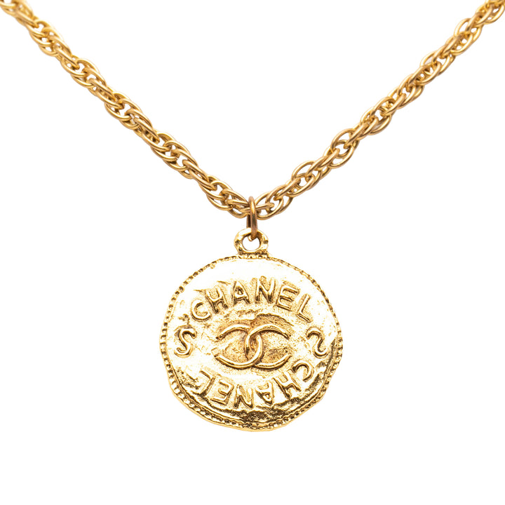 Chanel plaqué CC Medallion Pendant Collier