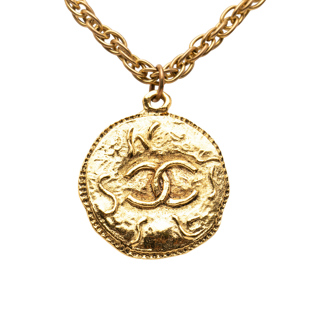 Chanel plaqué CC Medallion Pendant Collier