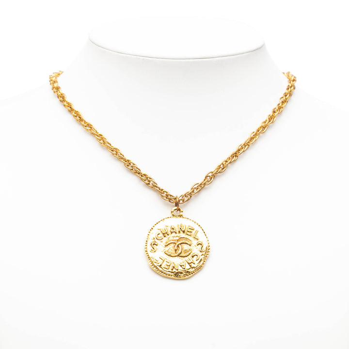 Chanel plaqué CC Medallion Pendant Collier