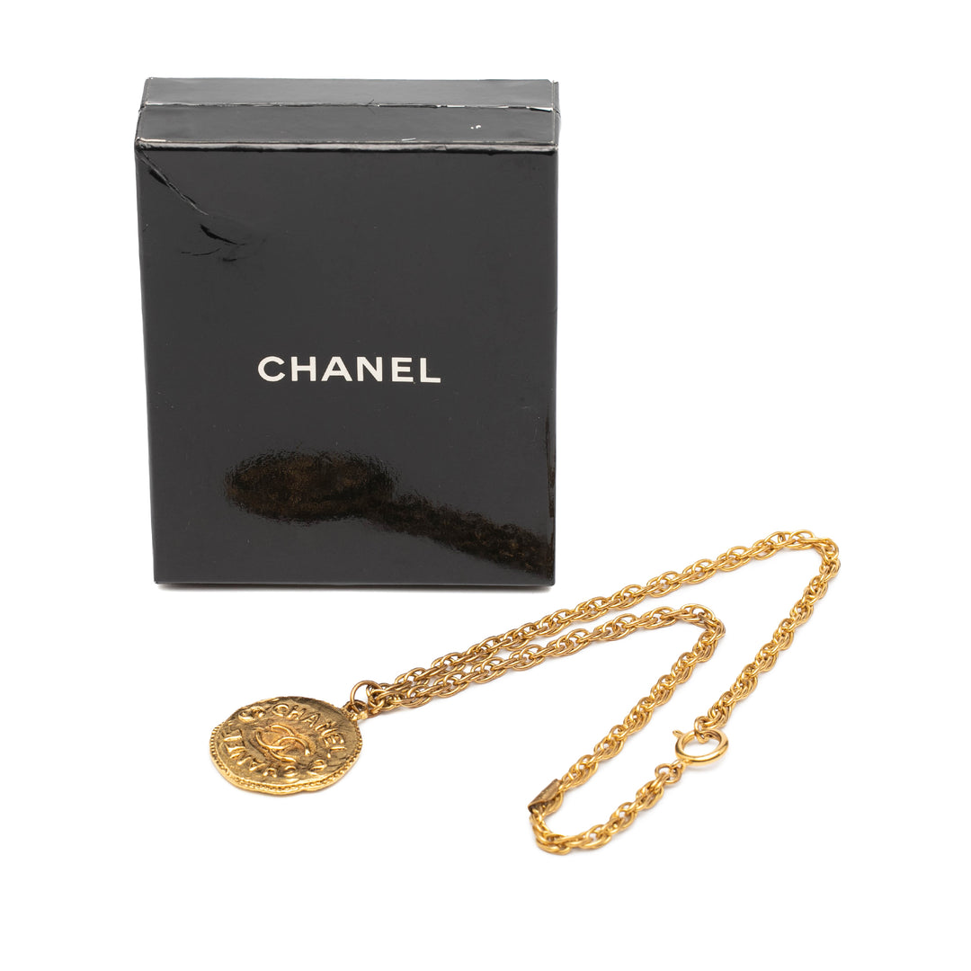 Chanel plaqué CC Medallion Pendant Collier