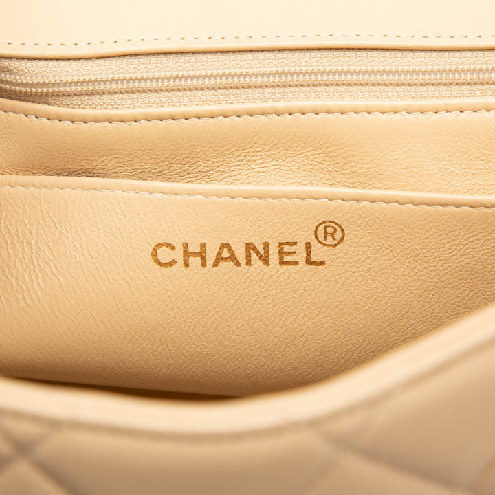 Chanel Matelassé Cuir d’agneau à rabat sac à anse supérieure