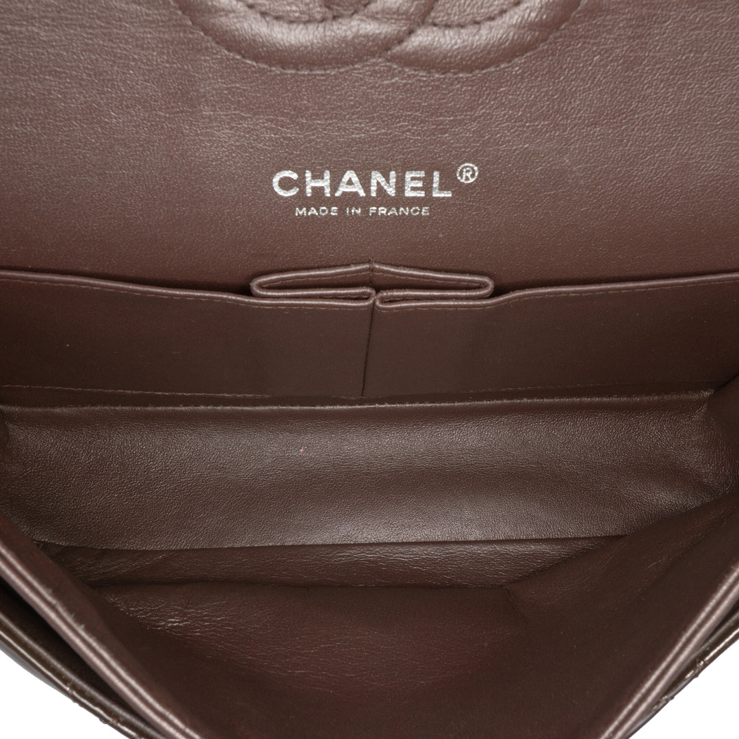 Chanel Medium Classic Cuir verni Double rabat Marron – GABY PARIS Authentique