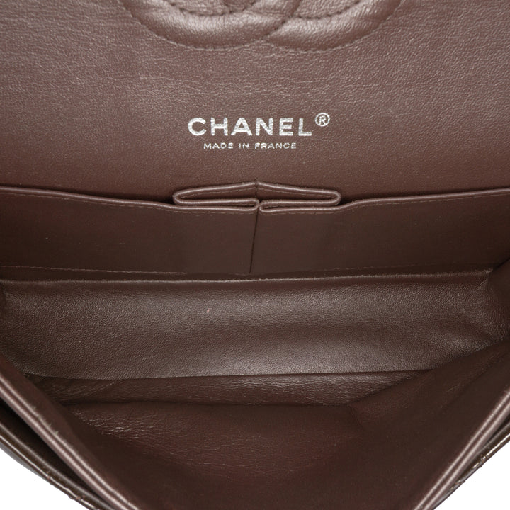 Chanel Medium Classic Cuir verni Double rabat Marron – GABY PARIS Authentique