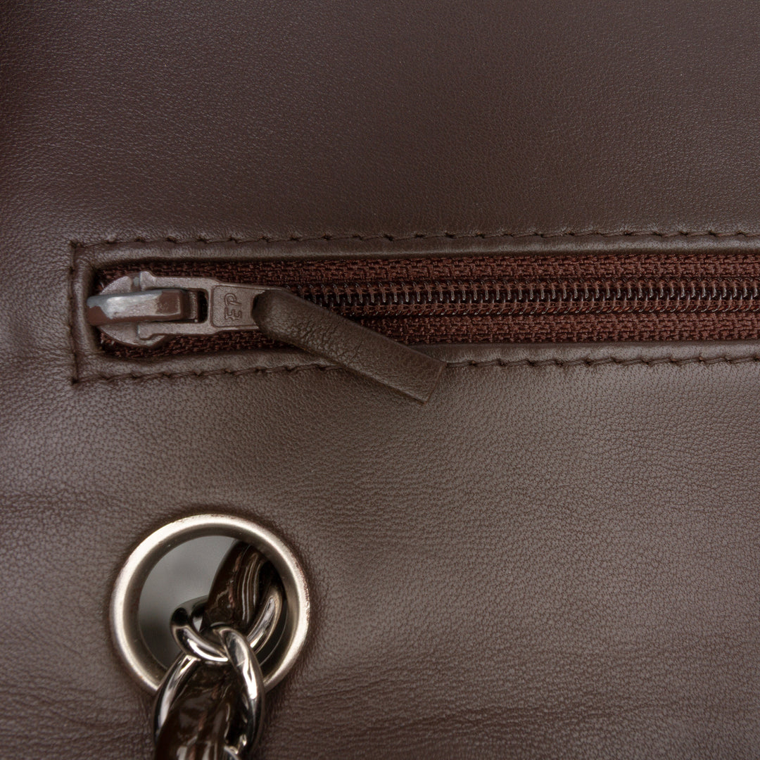Chanel Medium Classic Cuir verni Double rabat Marron – GABY PARIS Authentique