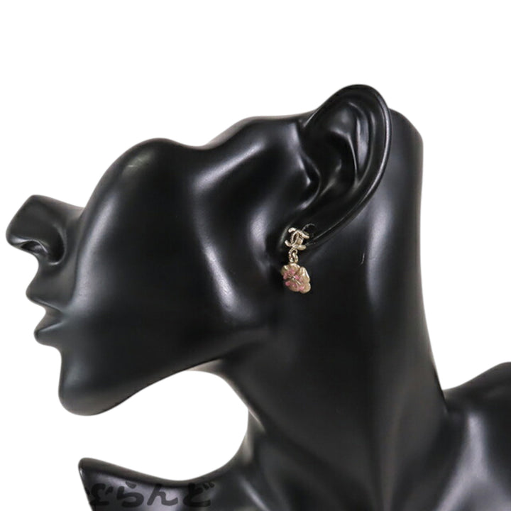 Chanel plaqué Enamel et Rhinestone CC Flower pendantes fermoir poussette Boucle d’oreilles