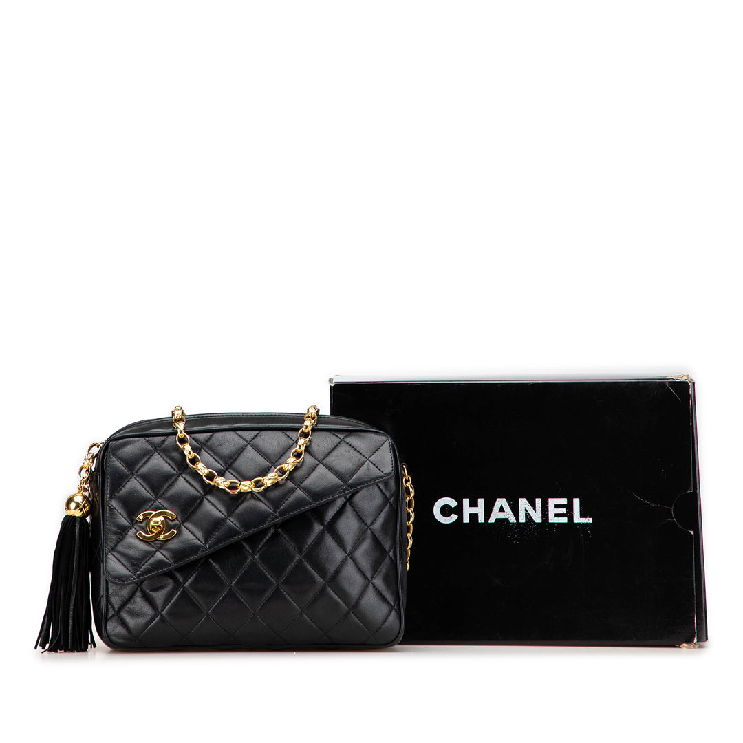 Chanel CC Quilted Cuir d’agneau Tassel Sac caméra Noir