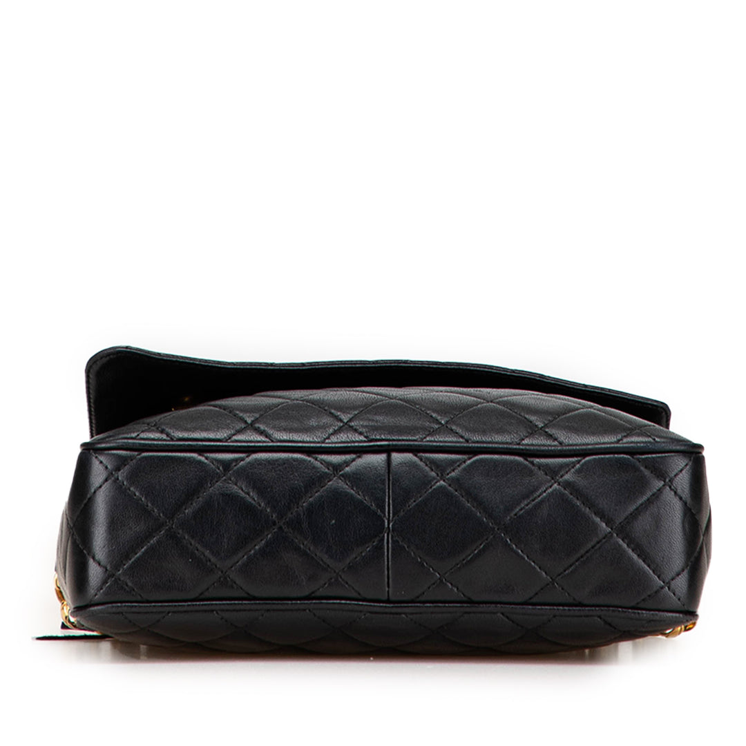 Chanel CC Quilted Cuir d’agneau Tassel Sac caméra Noir