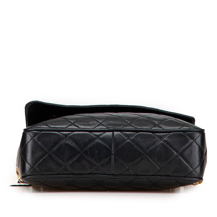 Chanel CC Quilted Cuir d’agneau Tassel Sac caméra Noir