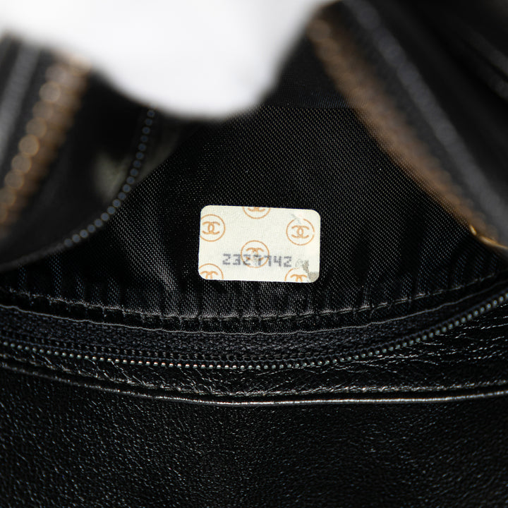 Chanel CC Quilted Cuir d’agneau Tassel Sac caméra Noir
