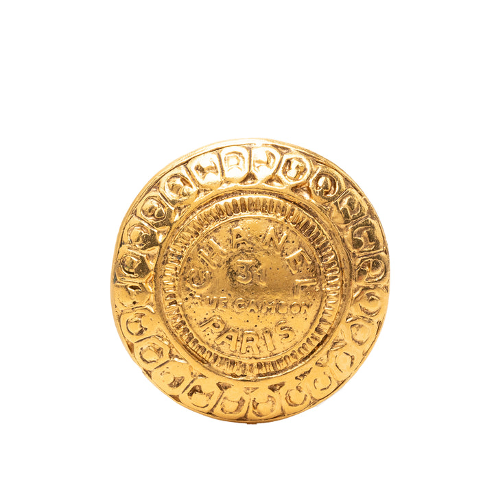 Chanel plaqué 31 Rue Cambon Medallion Broche Métal