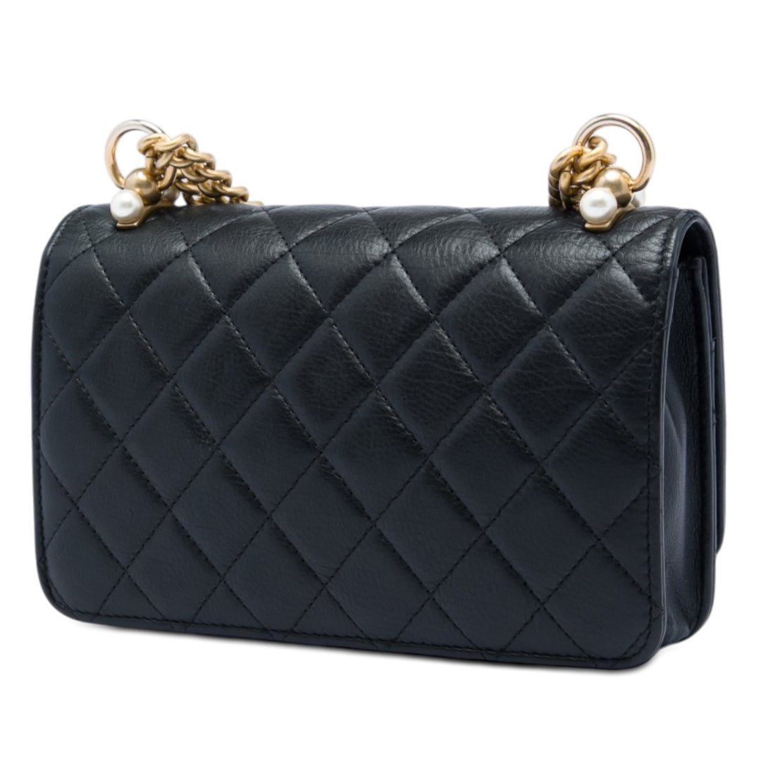 Chanel CC Matelassé Cuir d’agneau Perle Wallet on Chain