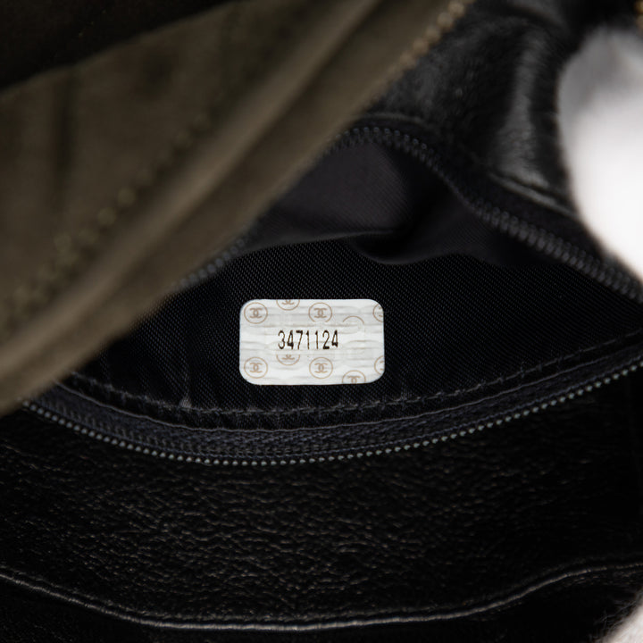 Chanel CC Diagonal Matelassé Daim Pompon Diamond Sac caméra – GABY PARIS Authentique