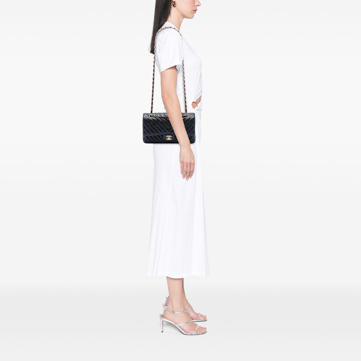 Chanel Classic Chevron Froissé Double rabat Moyen Cuir de veau