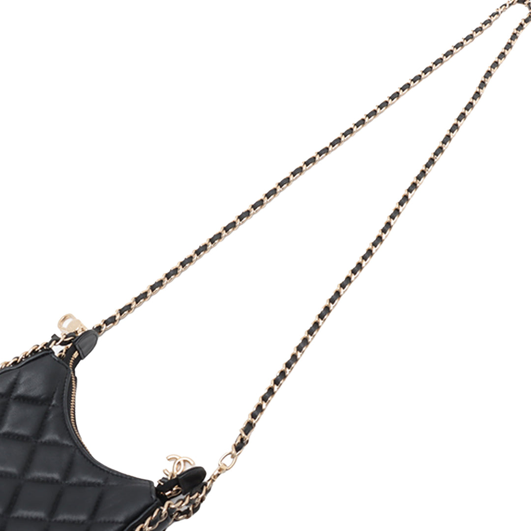 Chanel Mini Matelassé Cuir d’agneau Sac rond à chaîne Hook Hobo