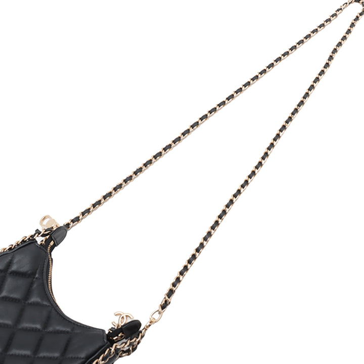 Chanel Mini Matelassé Cuir d’agneau Sac rond à chaîne Hook Hobo