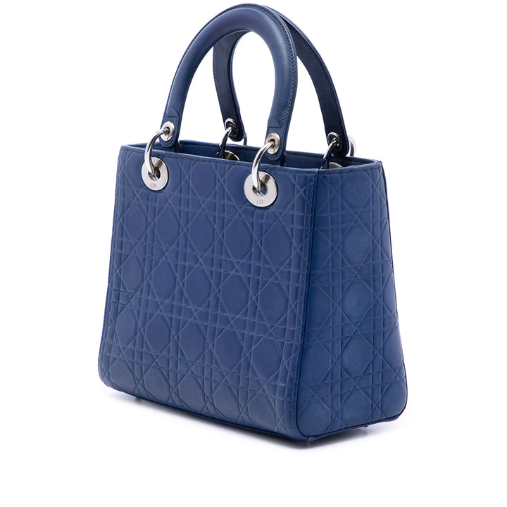 Dior Sac à main Lady Dior Ultra Matte embossé Cannage Moyen Cuir de veau Bleu – vue 2 – GABY PARIS