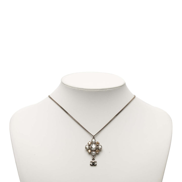 Chanel CC plaqué Rhinestone Pendant Collier – GABY PARIS Authentique