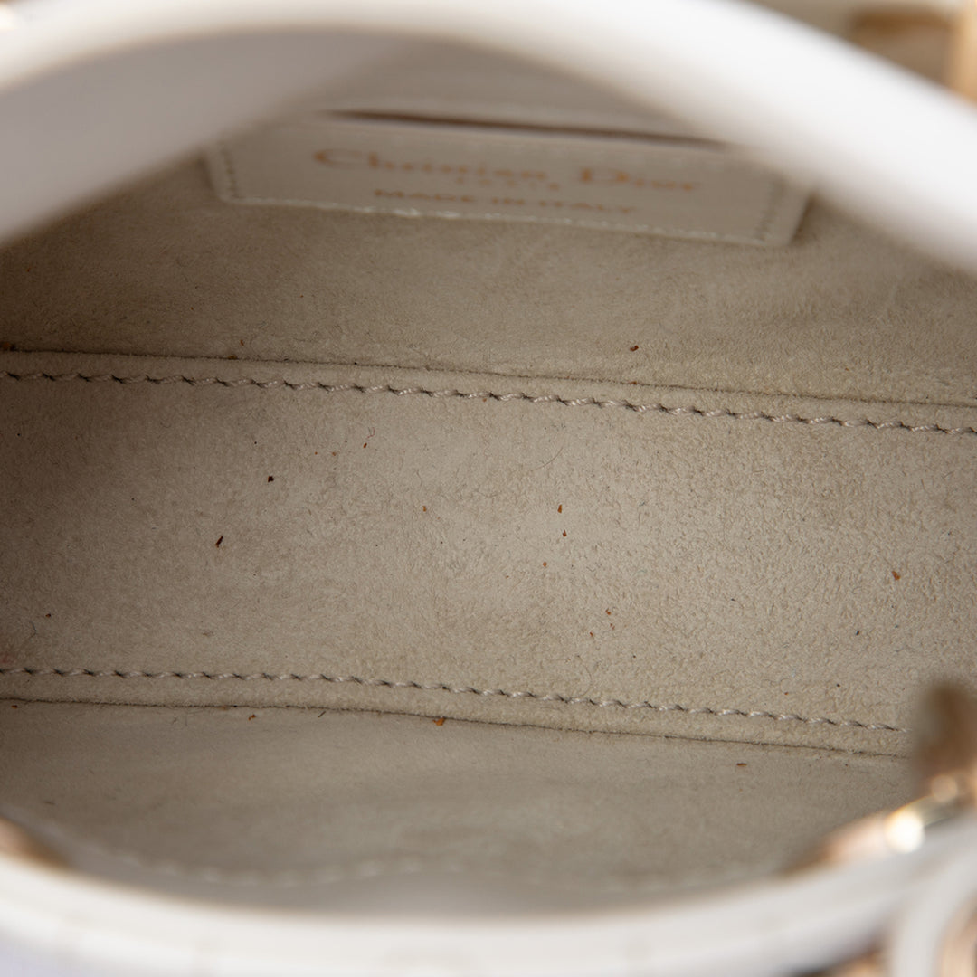 Dior Lady Dior Cannage Micro Cuir d'agneau Blanc – vue 4 – GABY PARIS