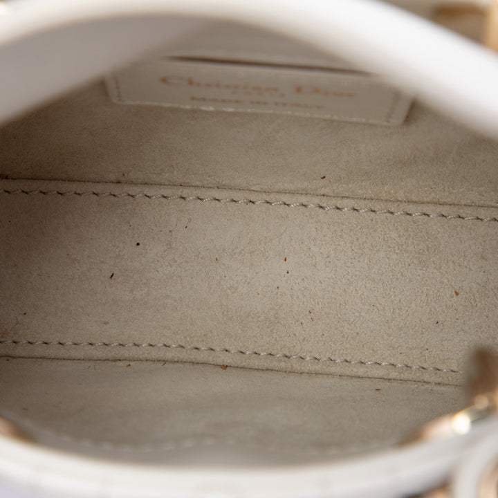 Dior Lady Dior Cannage Micro Cuir d'agneau Blanc – vue 4 – GABY PARIS