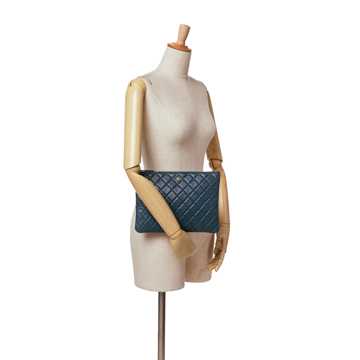 Medium Quilted Lambskin O Case Clutch Blue - Gaby Paris