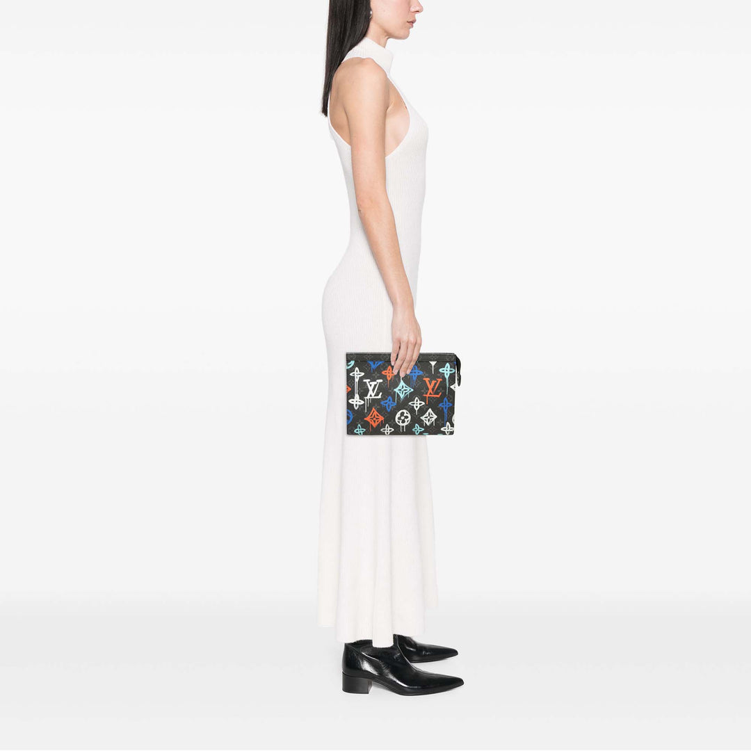 Louis Vuitton Pochette Graffiti Voyage Monogram Eclipse MM Noir – vue 6 – GABY PARIS