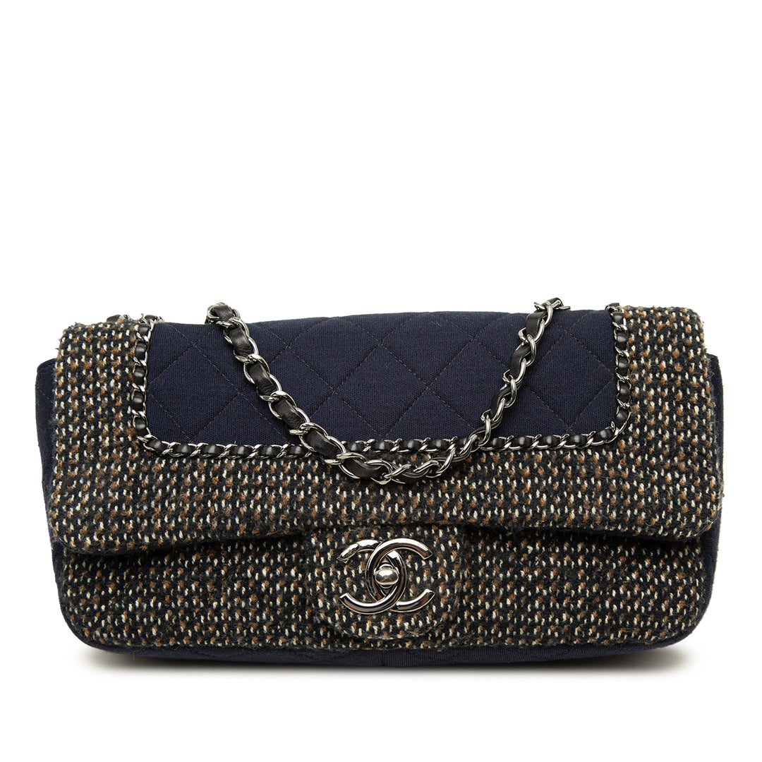 Chanel Sac porté épaule Matelassé Jersey et Chaîne à rabat Tweed Petit Bleu – vue principale – GABY PARIS