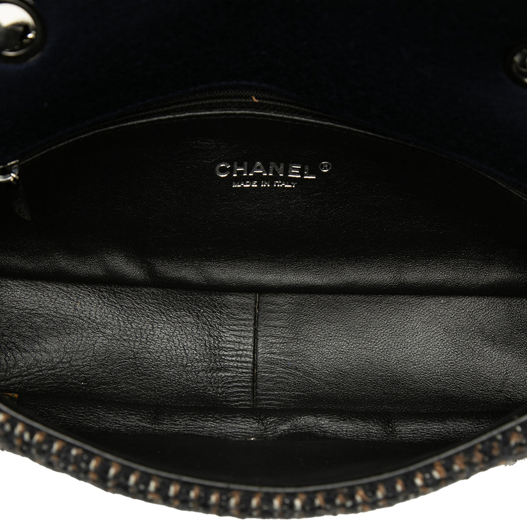 Chanel Sac porté épaule Matelassé Jersey et Chaîne à rabat Tweed Petit Bleu – vue 4 – GABY PARIS