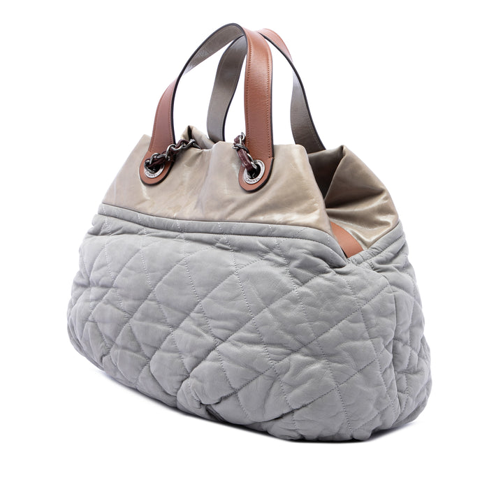 Chanel Matelassé Irisé In The Mix Sac Grand Cuir de veau Gris – vue 2 – GABY PARIS