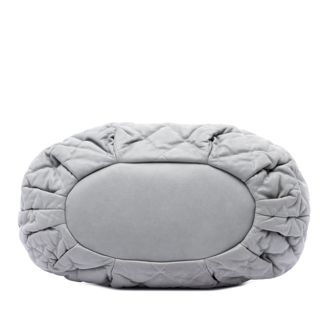 Chanel Matelassé Irisé In The Mix Sac Grand Cuir de veau Gris – vue 3 – GABY PARIS