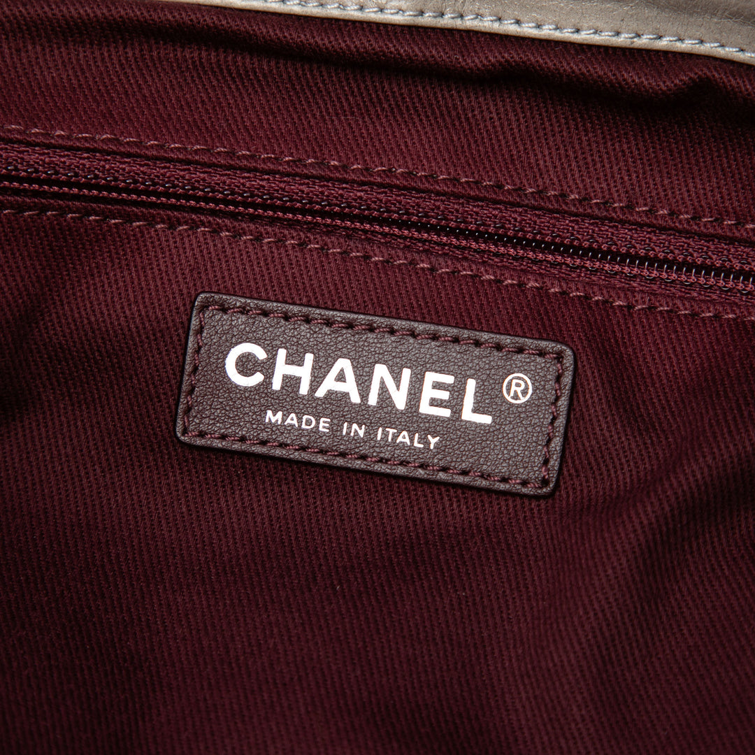 Chanel Matelassé Irisé In The Mix Sac Grand Cuir de veau Gris – vue 5 – GABY PARIS
