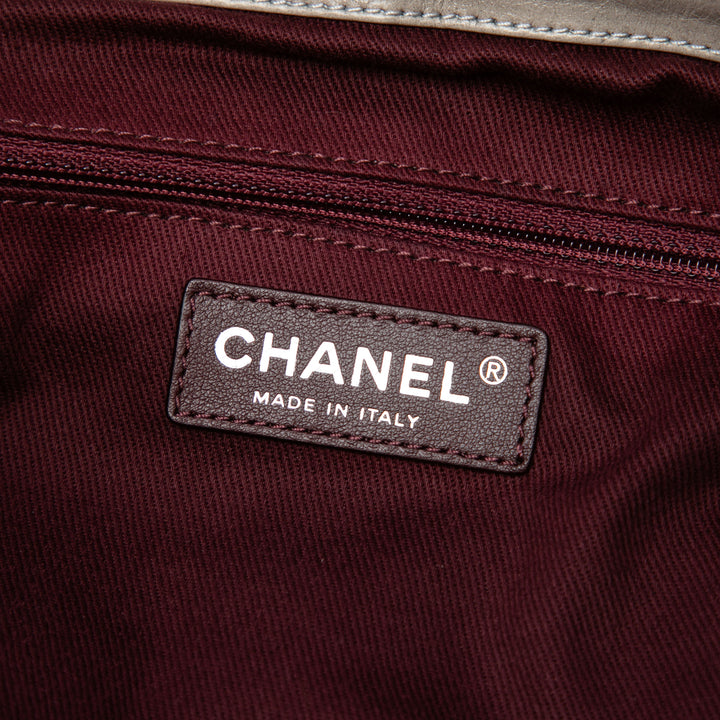 Chanel Matelassé Irisé In The Mix Sac Grand Cuir de veau Gris – vue 5 – GABY PARIS