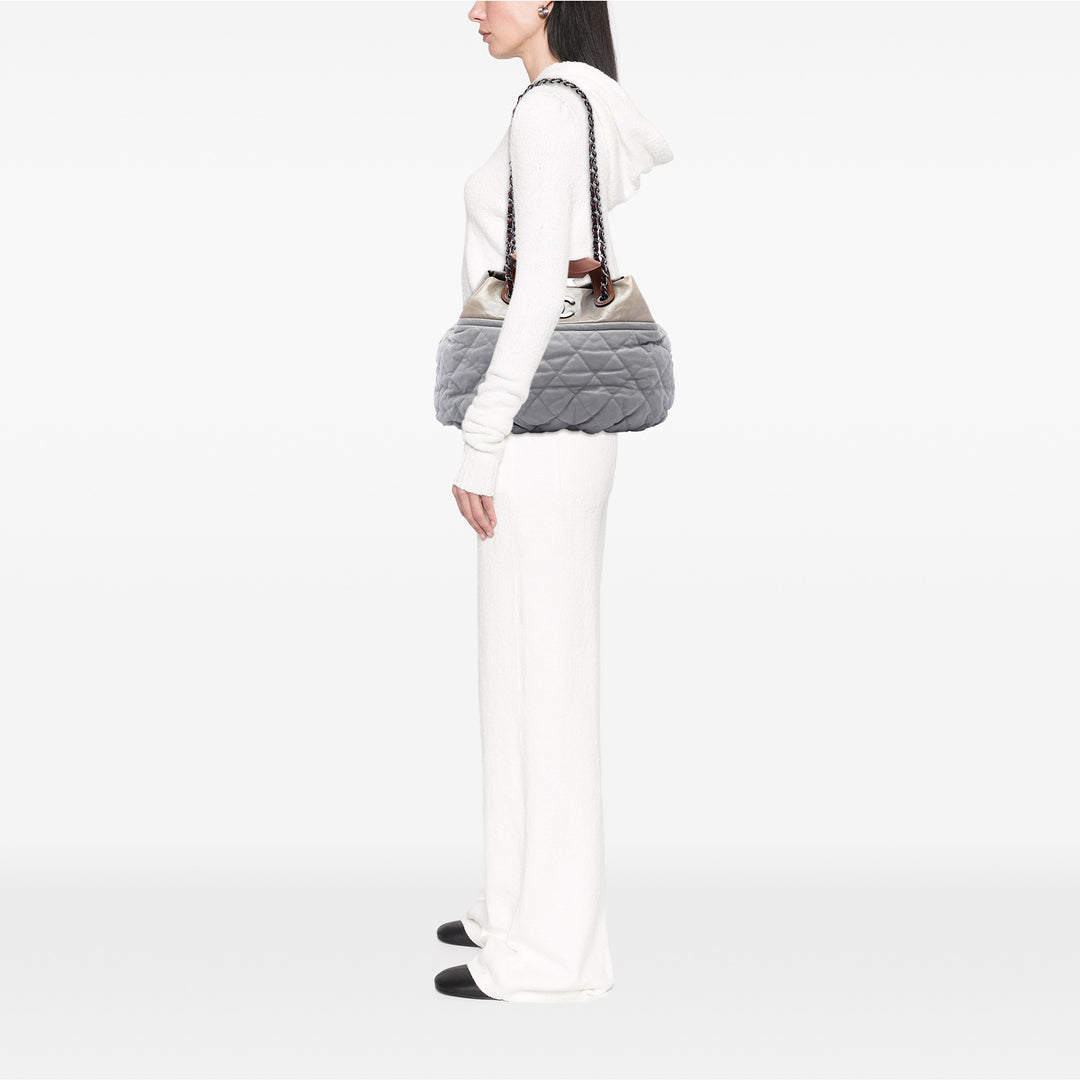 Chanel Matelassé Irisé In The Mix Sac Grand Cuir de veau Gris – vue 6 – GABY PARIS