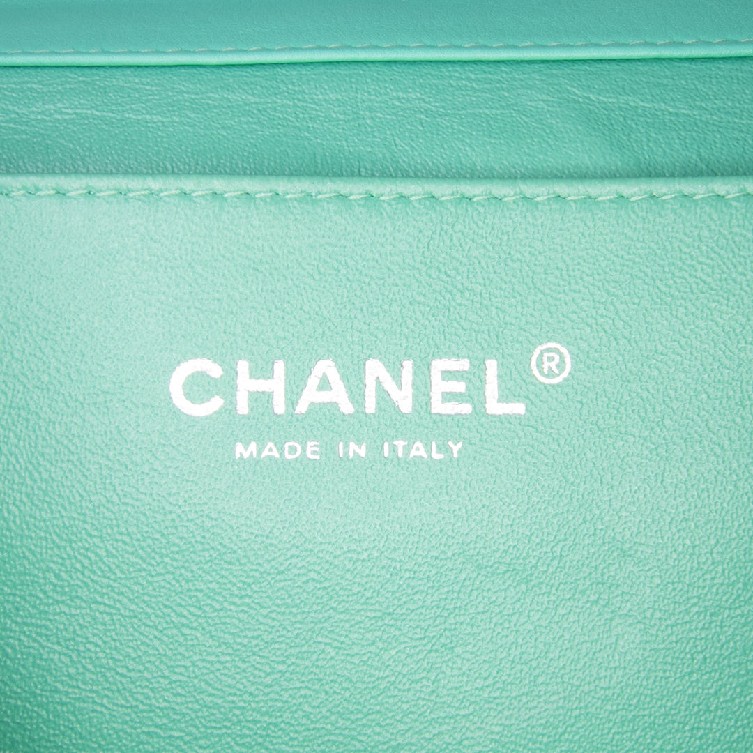 Quilted Patent New Clutch on Chain Green - Gaby Paris
